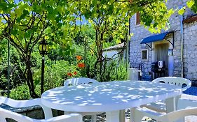 Casa rustica con terrazza e barbecue